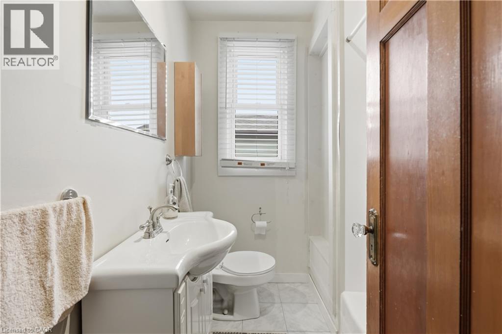 163 Grosvenor Avenue S, Hamilton, ON