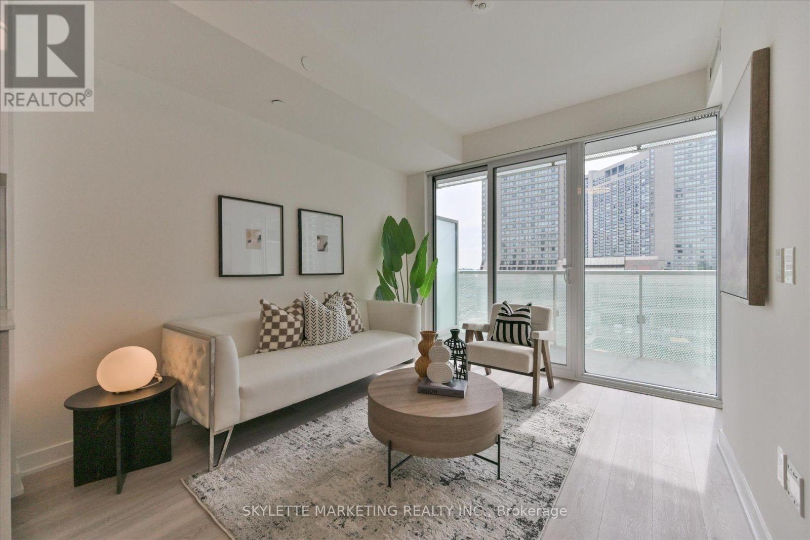 617 - 15 Queens Quay E, Toronto, ON