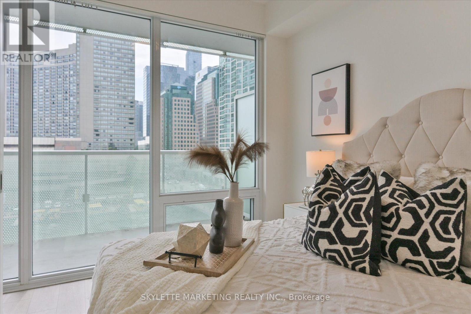 617 - 15 Queens Quay E, Toronto, ON
