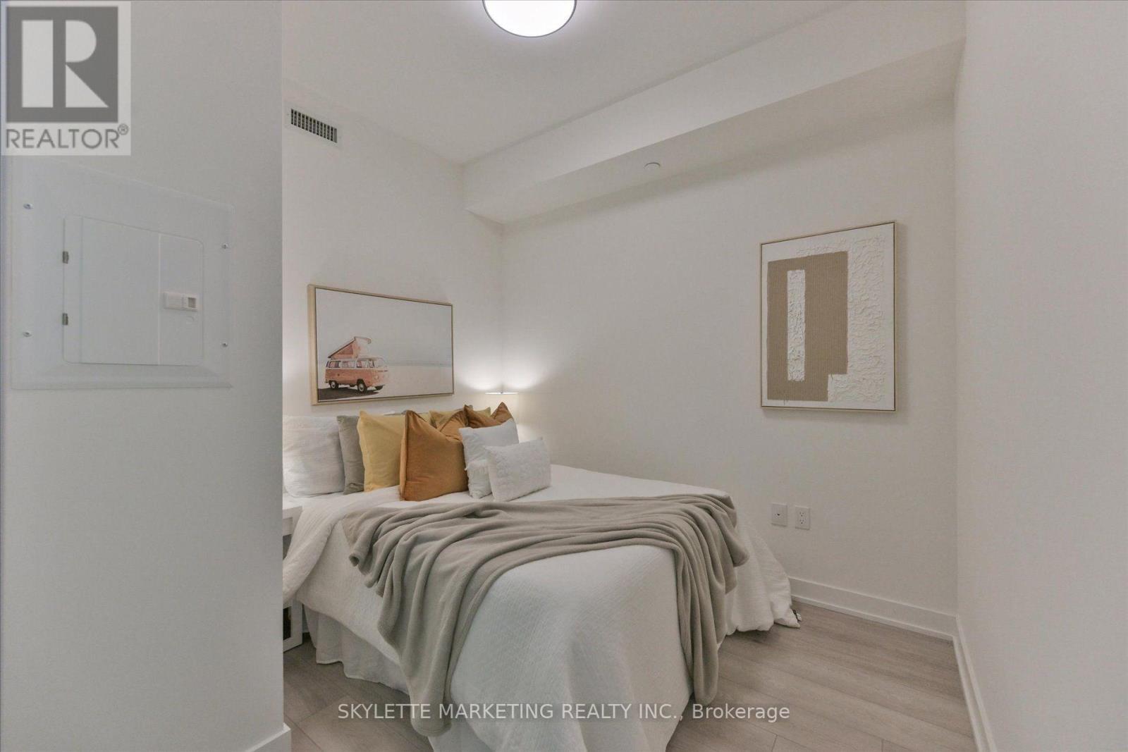 617 - 15 Queens Quay E, Toronto, ON