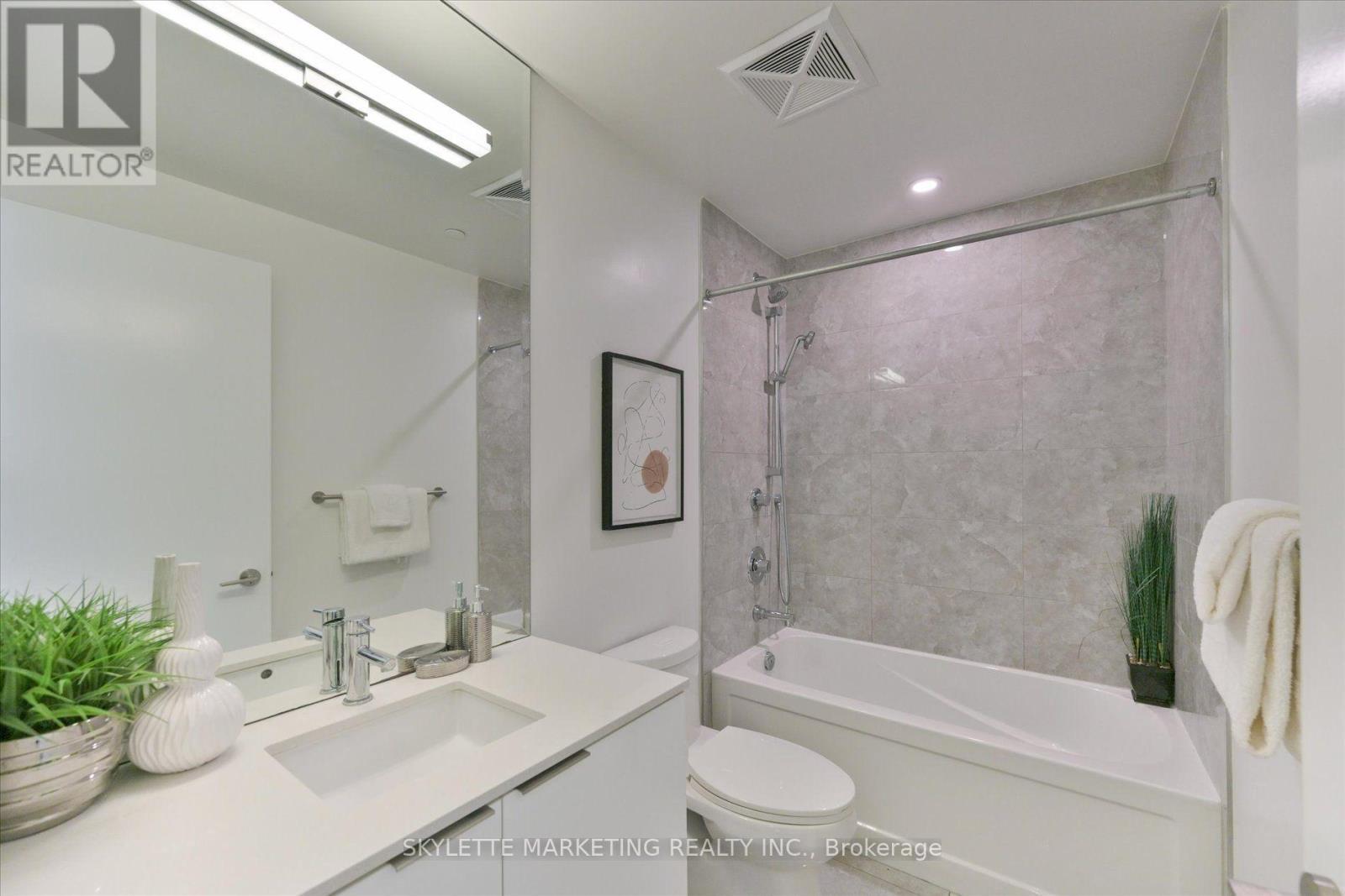 617 - 15 Queens Quay E, Toronto, ON