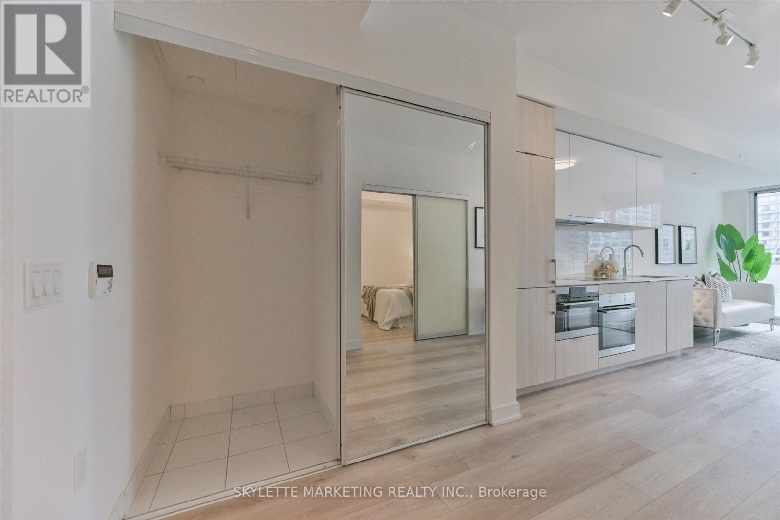 617 - 15 Queens Quay E, Toronto, ON