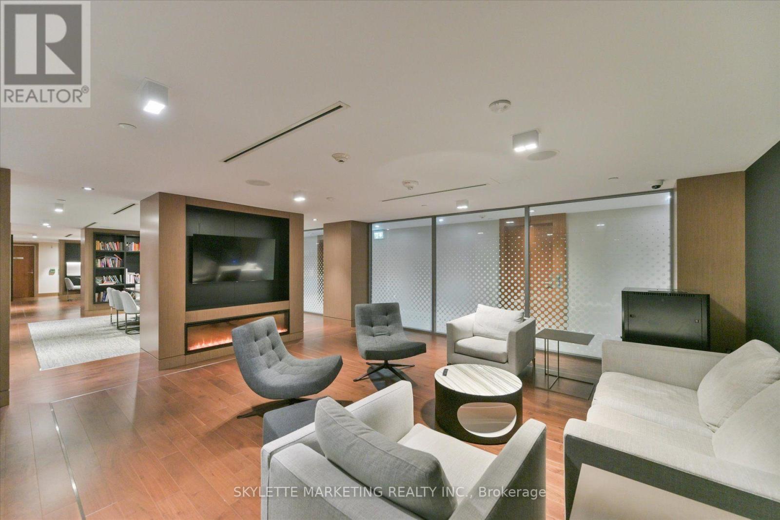 617 - 15 Queens Quay E, Toronto, ON