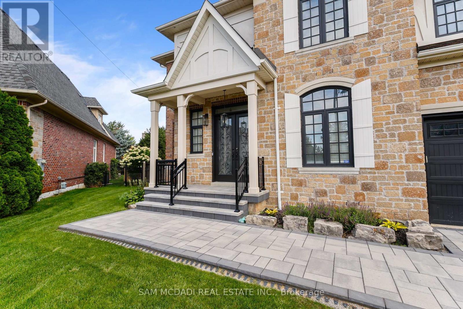 950 Fredonia Drive, Mississauga, ON