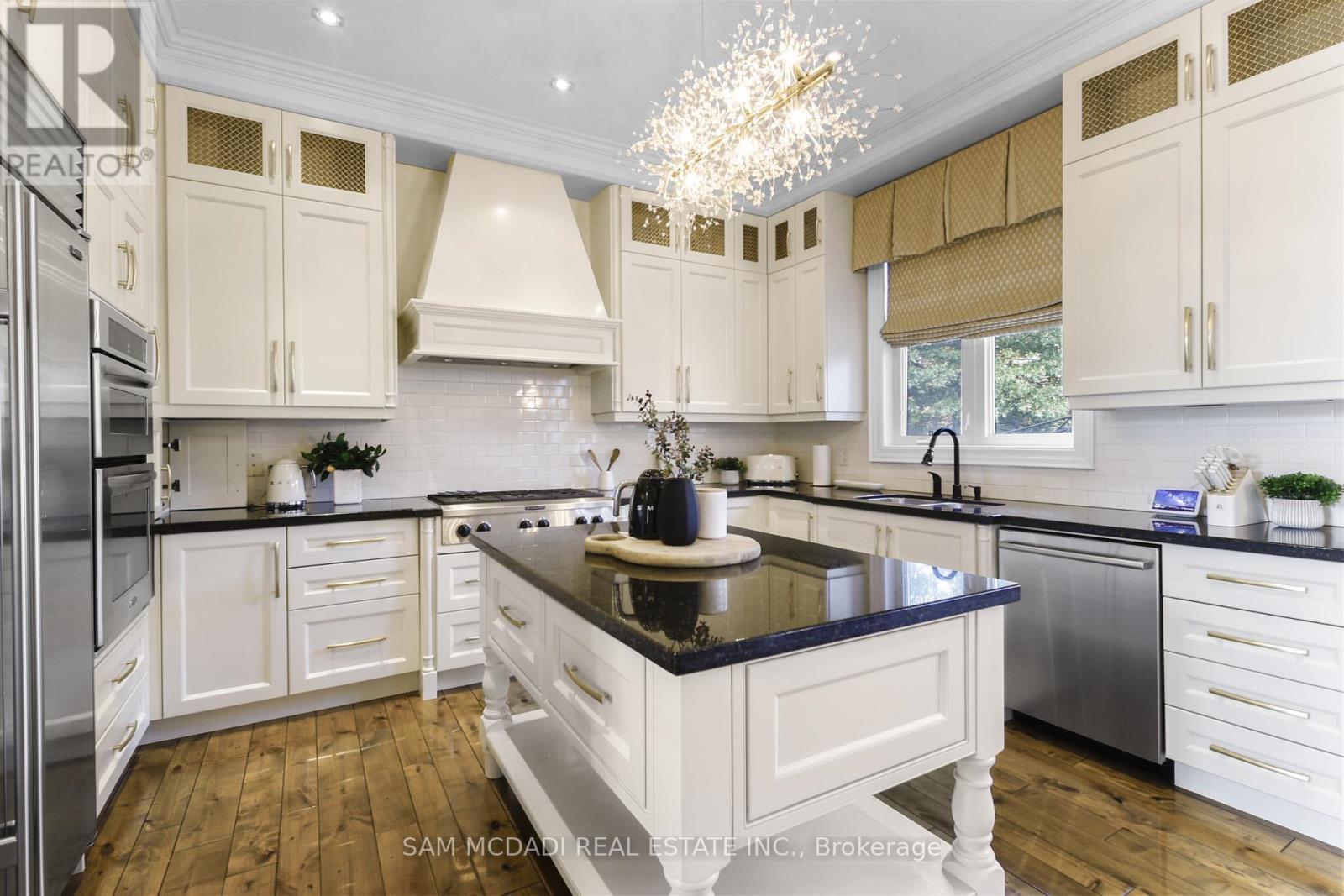 950 Fredonia Drive, Mississauga, ON