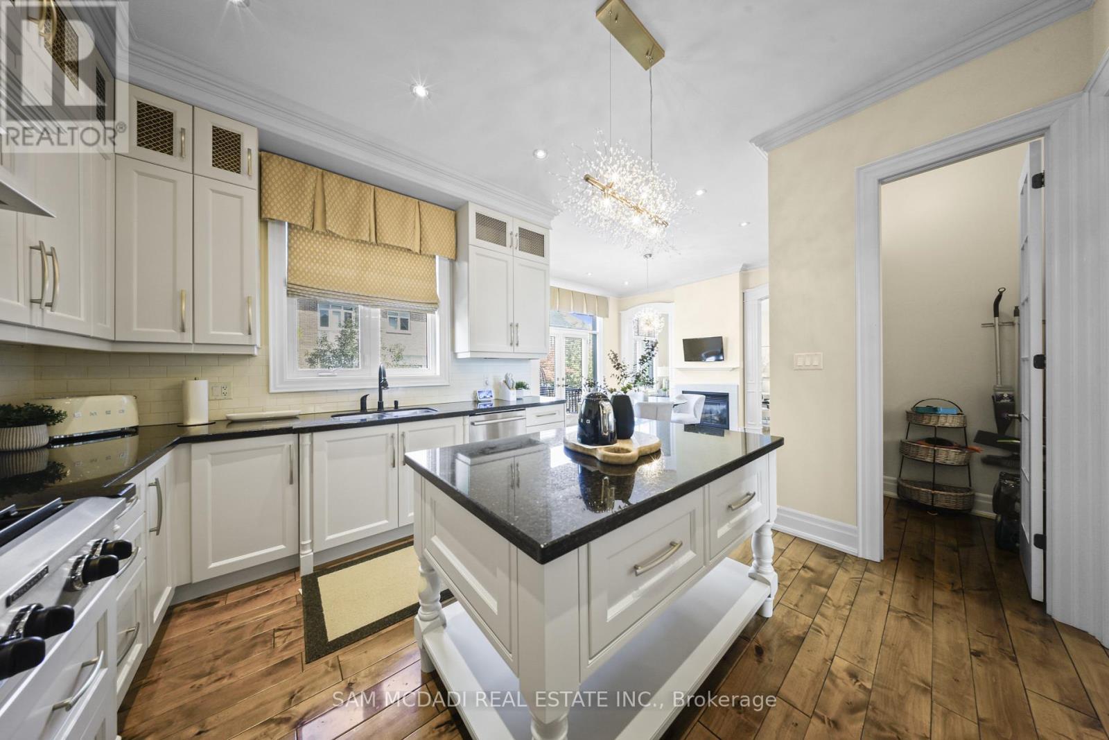 950 Fredonia Drive, Mississauga, ON