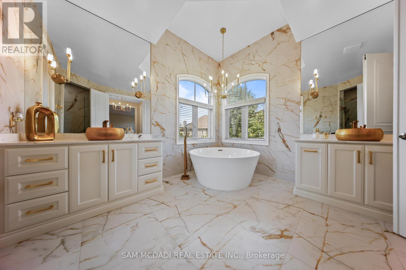 950 Fredonia Drive, Mississauga, ON