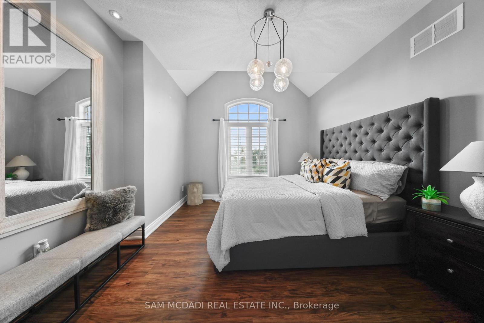 950 Fredonia Drive, Mississauga, ON