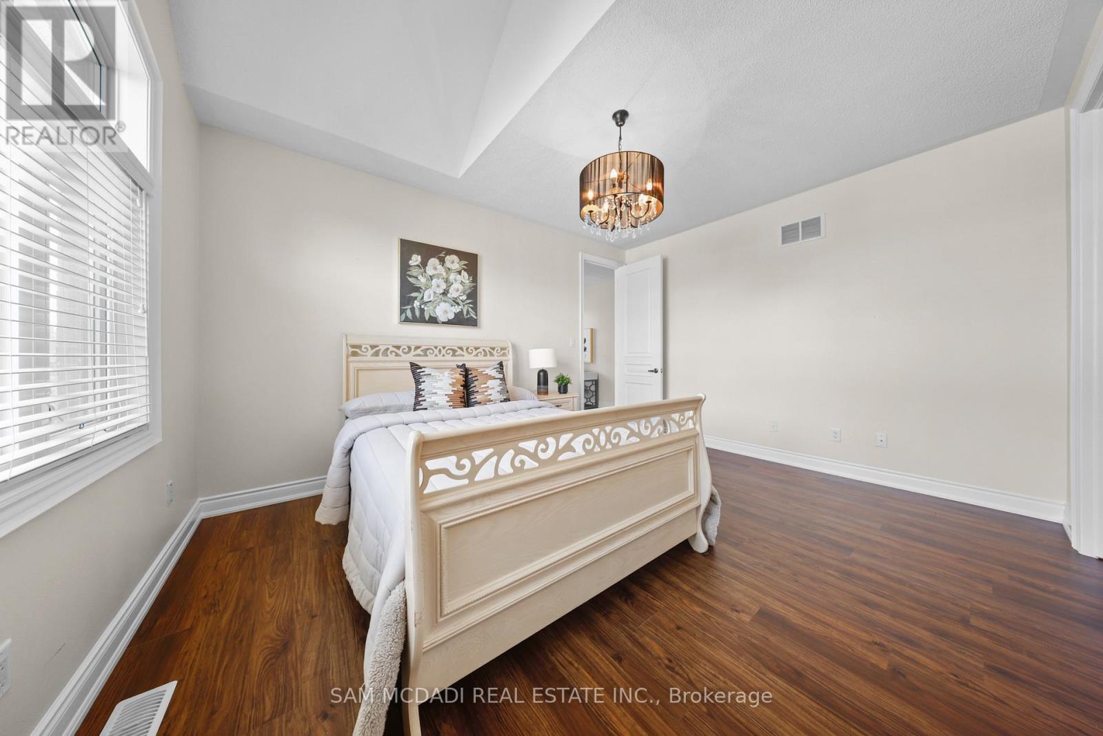 950 Fredonia Drive, Mississauga, ON