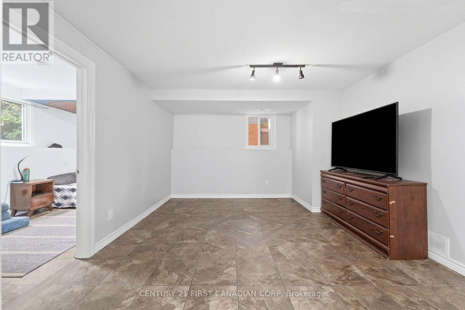 71 Edward Street, Mapleton, ON