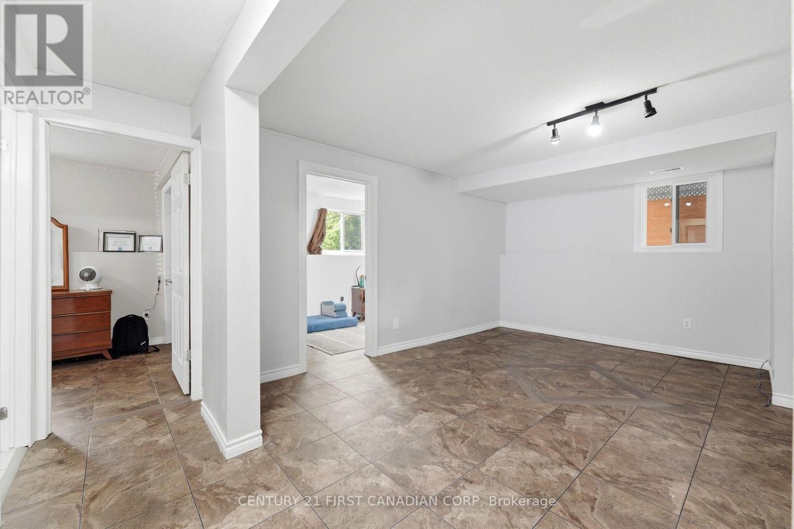 71 Edward Street, Mapleton, ON