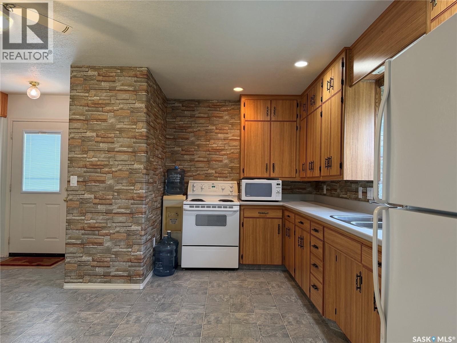 2 Railway Avenue, Dafoe, SK