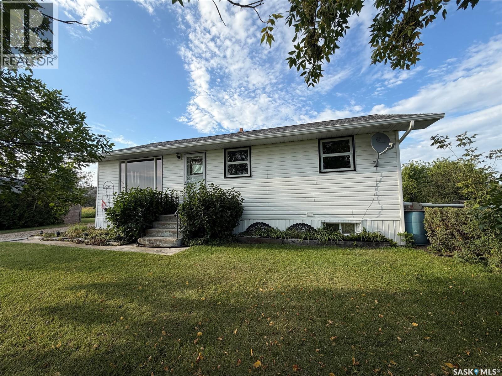 2 Railway Avenue, Dafoe, SK