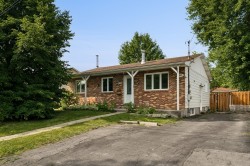 682  - 682A Rue Brassard Sainte-Julie, QC J3E 1M4