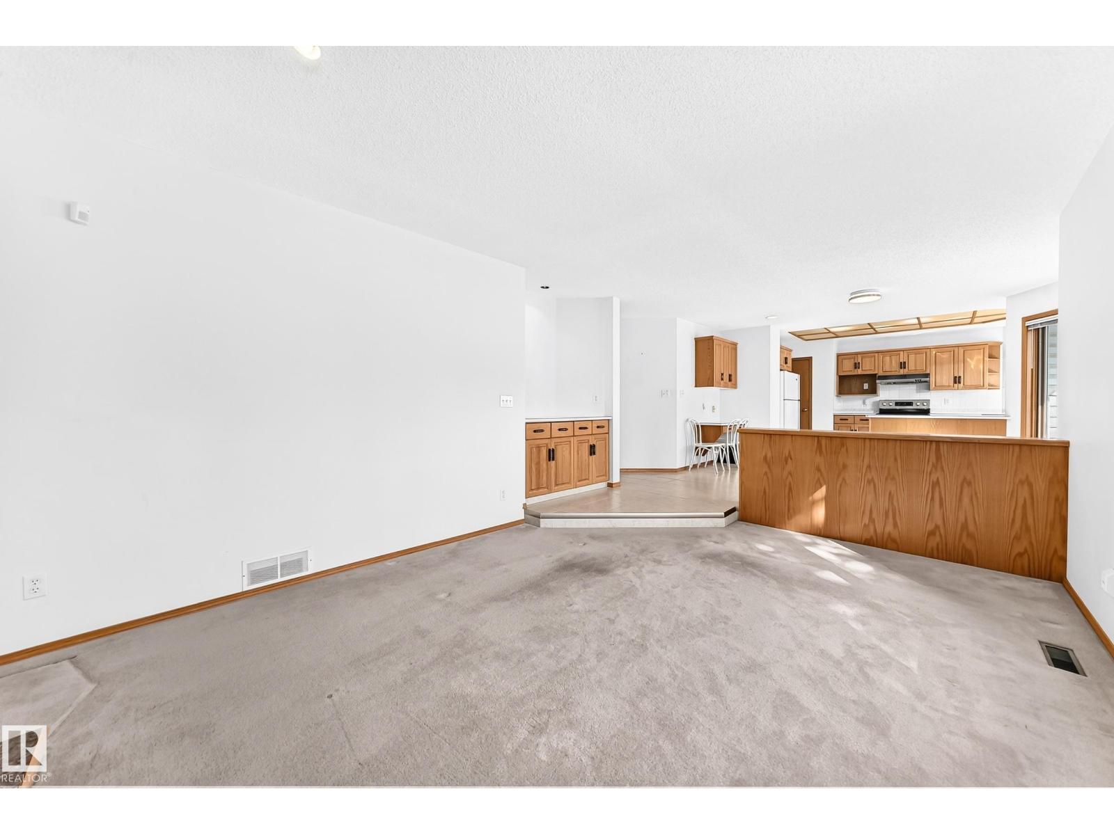 18935 91 Av Nw, Edmonton, AB