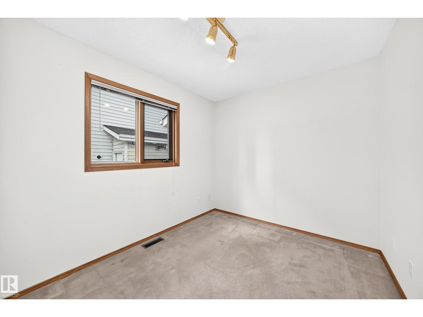 18935 91 Av Nw, Edmonton, AB