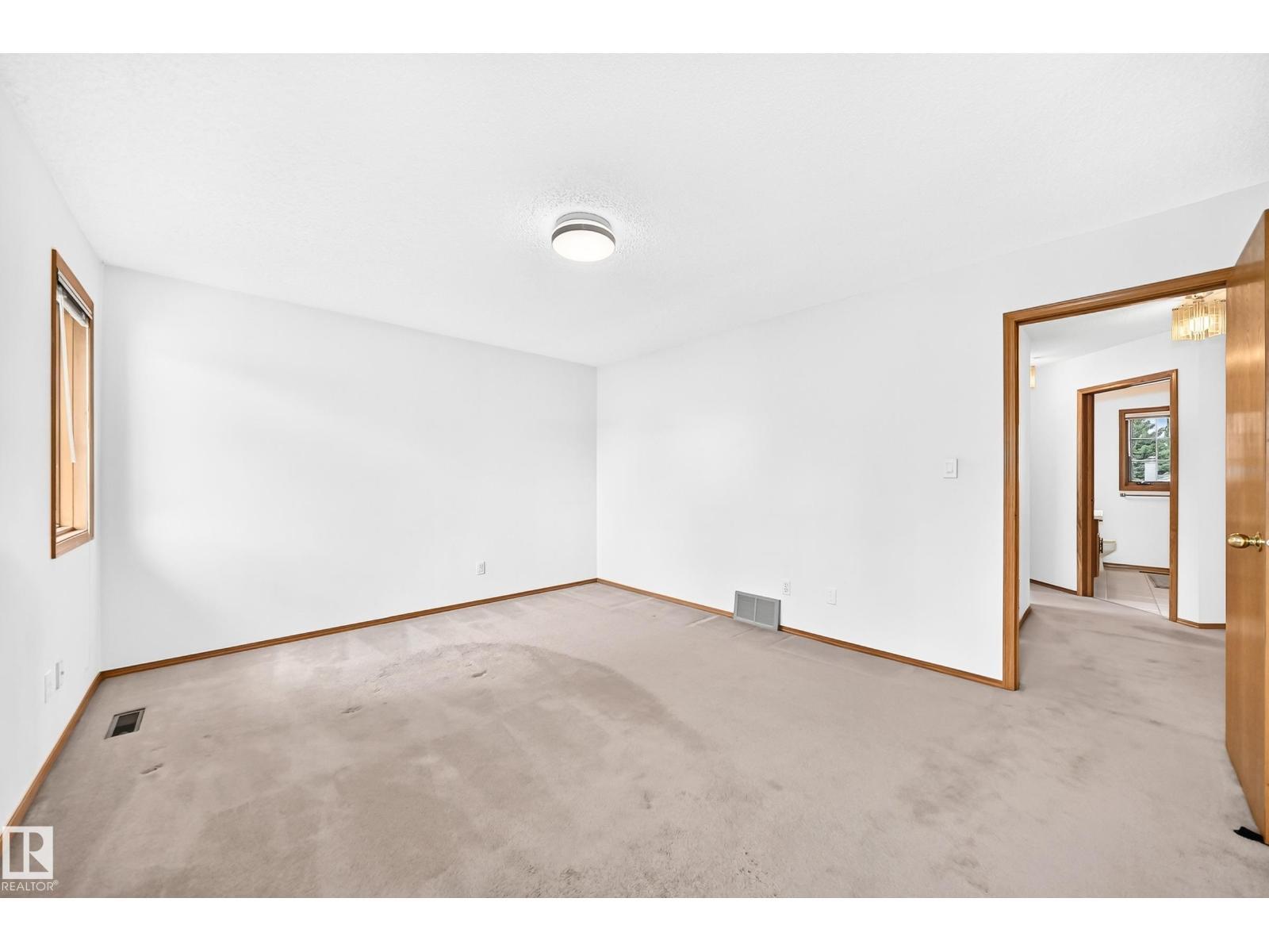 18935 91 Av Nw, Edmonton, AB
