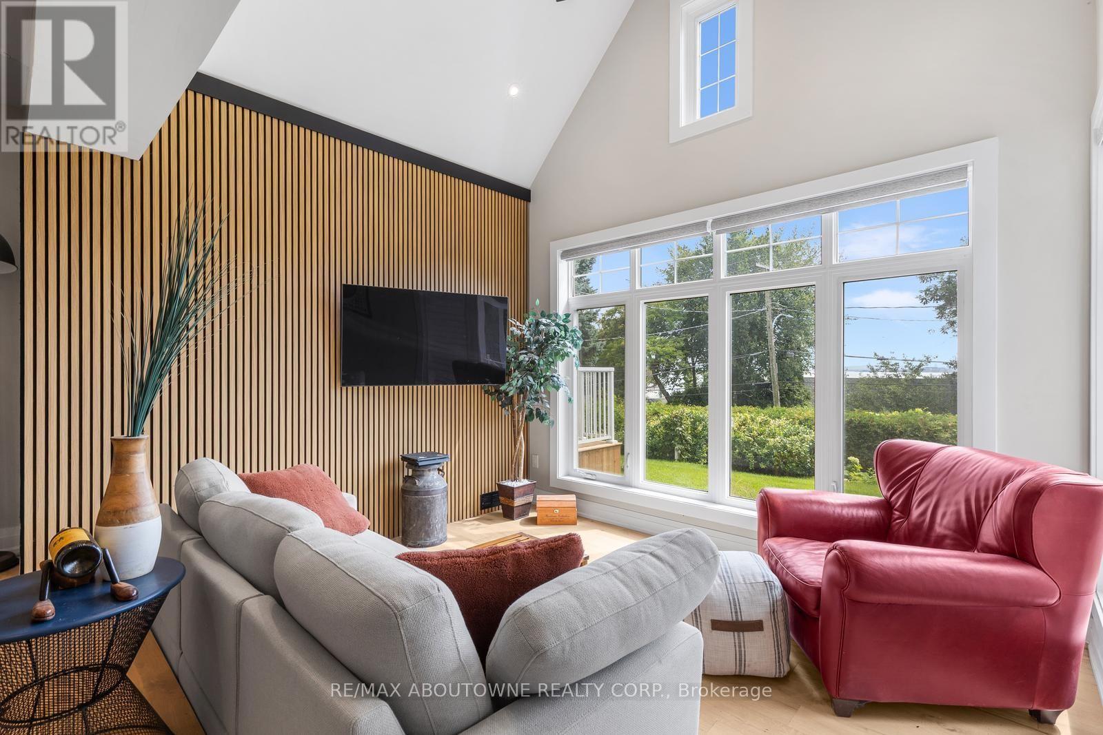 293 North Shore Boulevard E, Burlington, ON