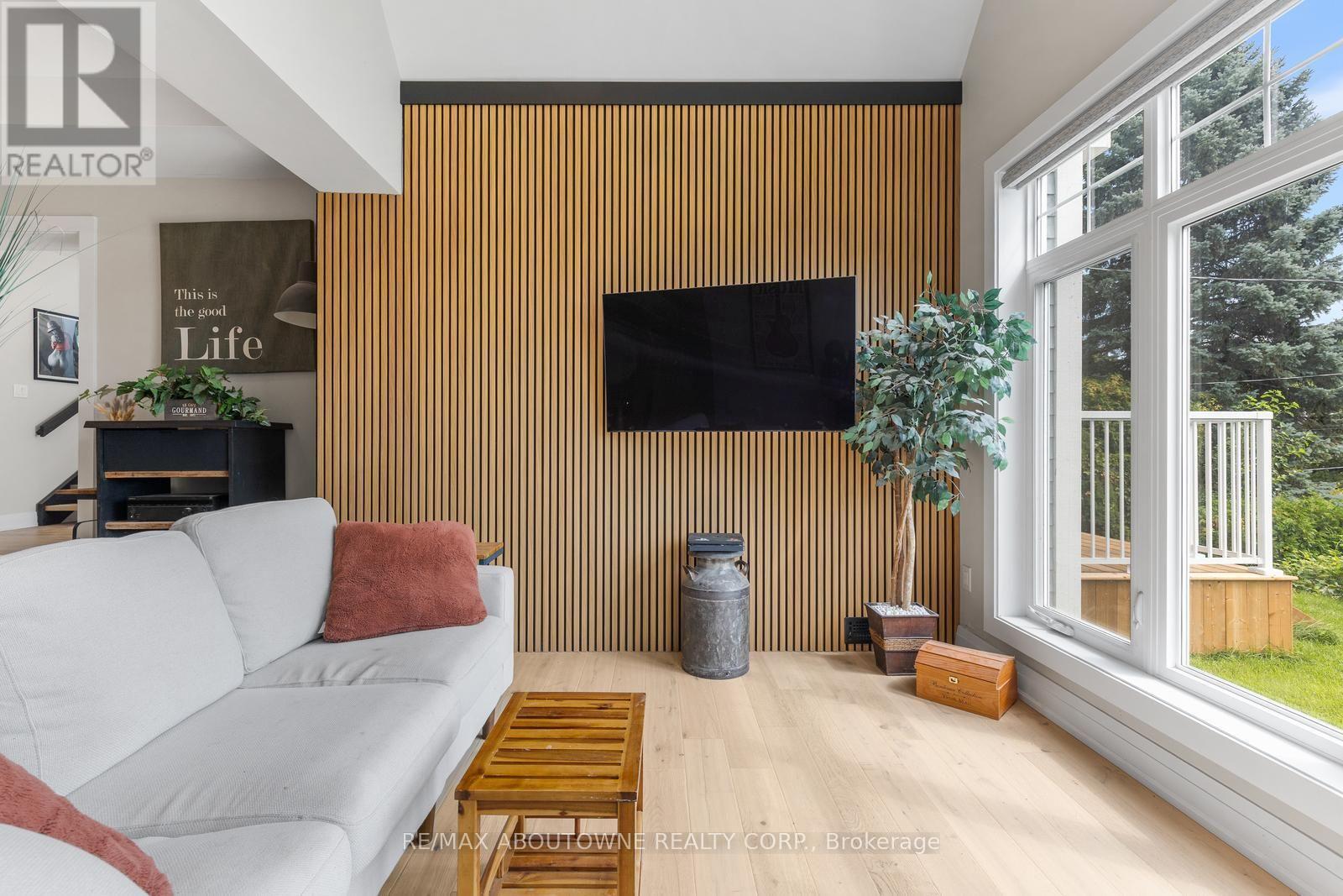 293 North Shore Boulevard E, Burlington, ON