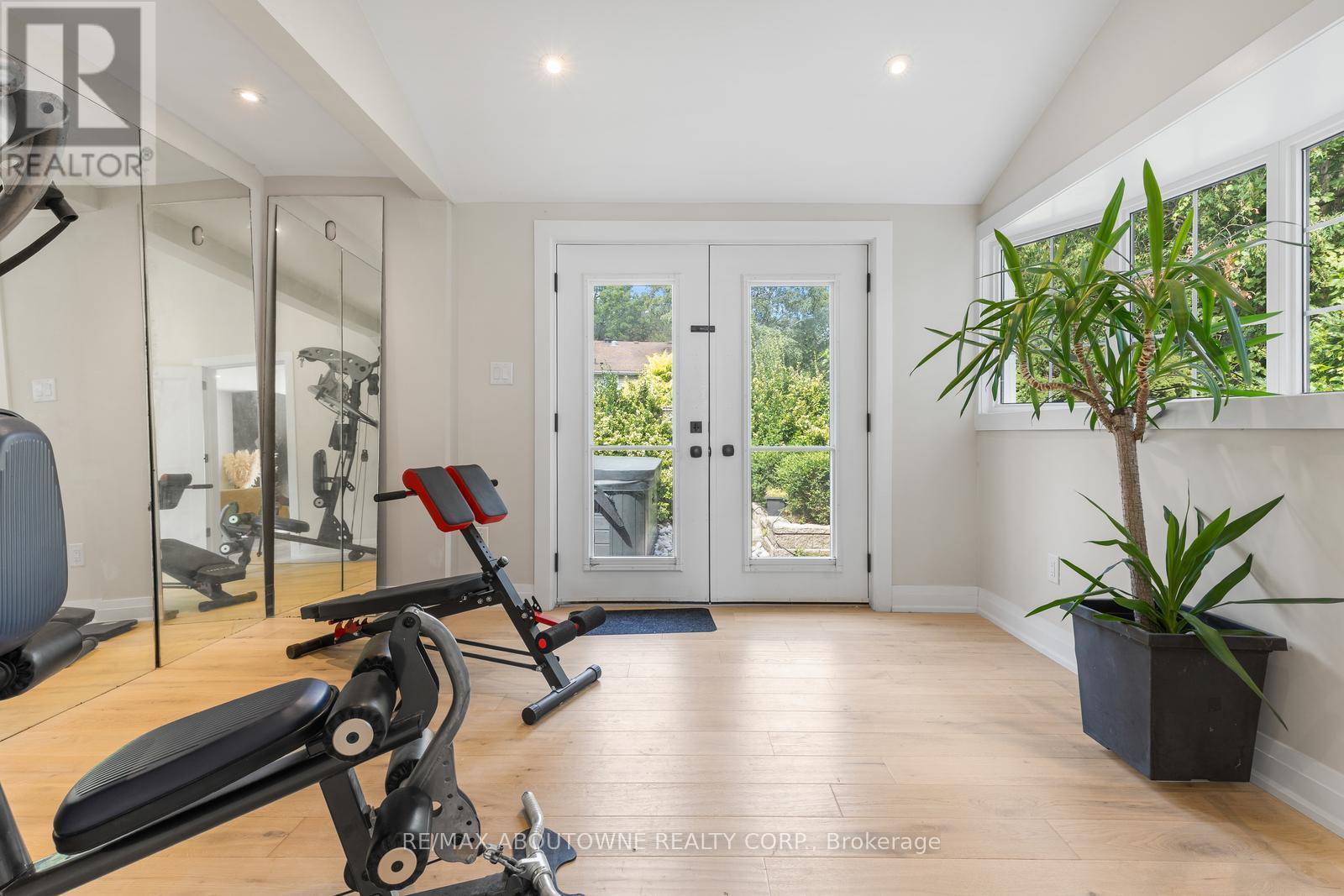 293 North Shore Boulevard E, Burlington, ON