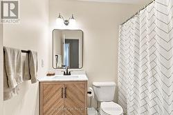 Upper bathroom - 