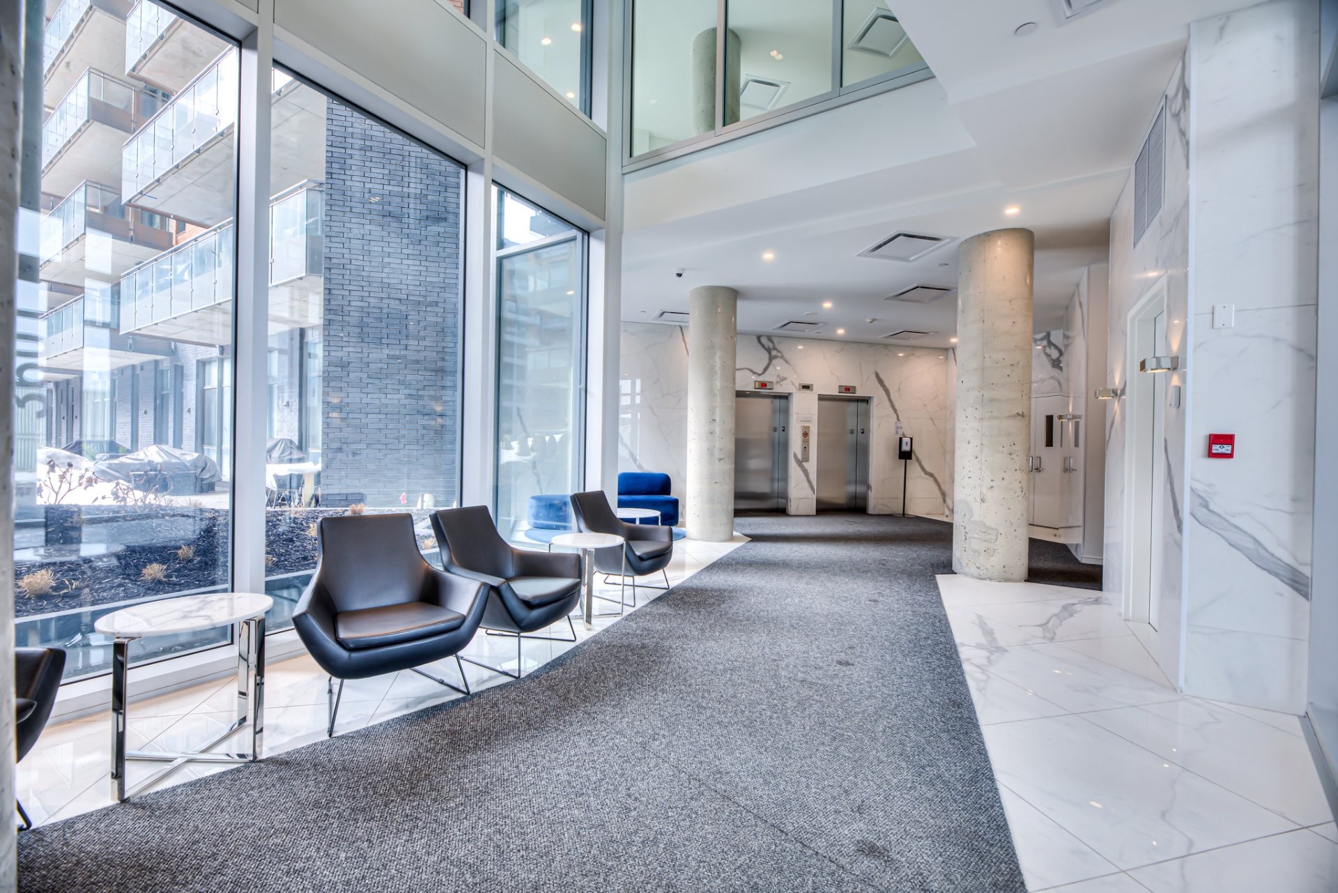 Entry - 703-360 Rue Atateken, Montréal (Ville-Marie), QC