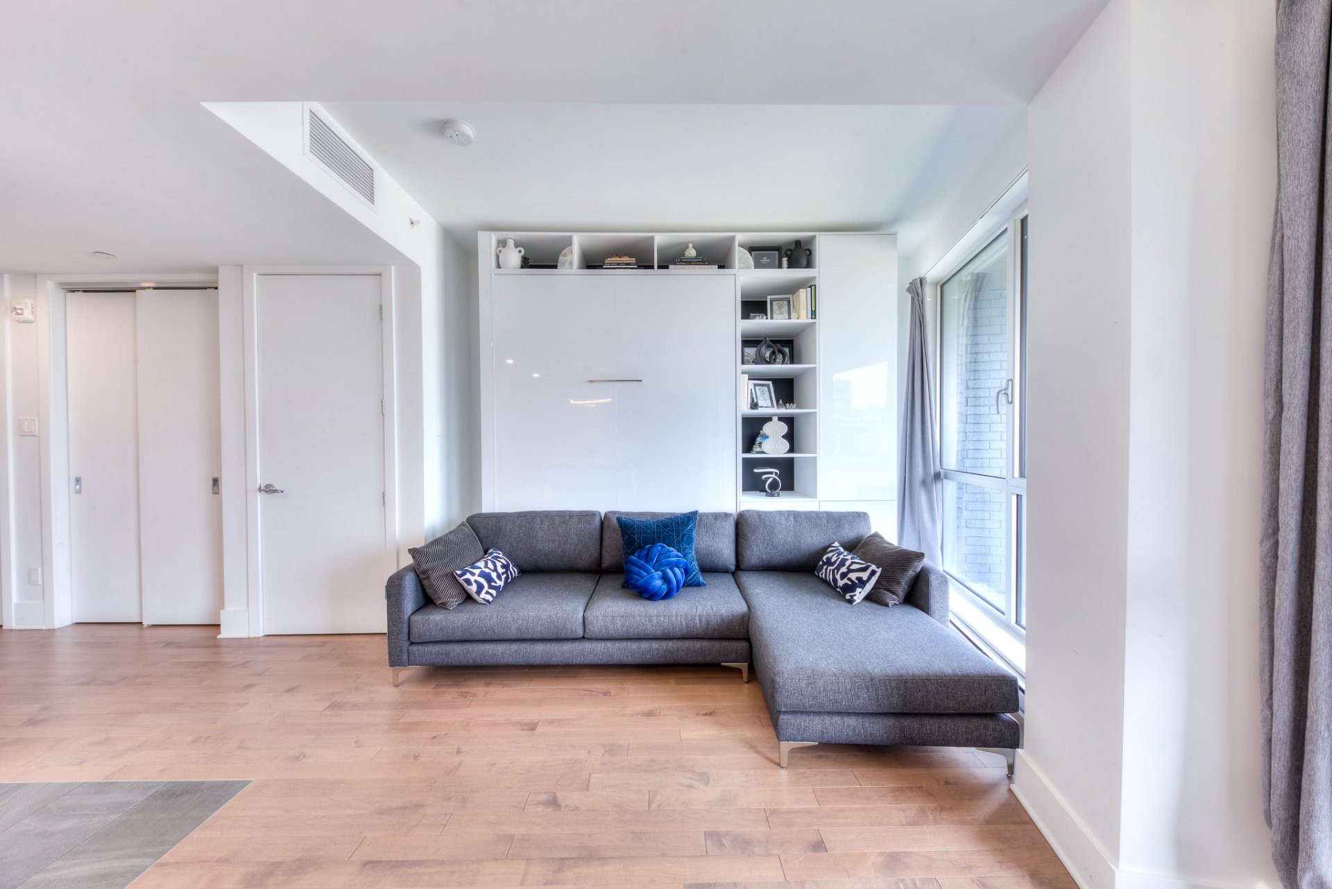 Living Room - 703-360 Rue Atateken, Montréal (Ville-Marie), QC