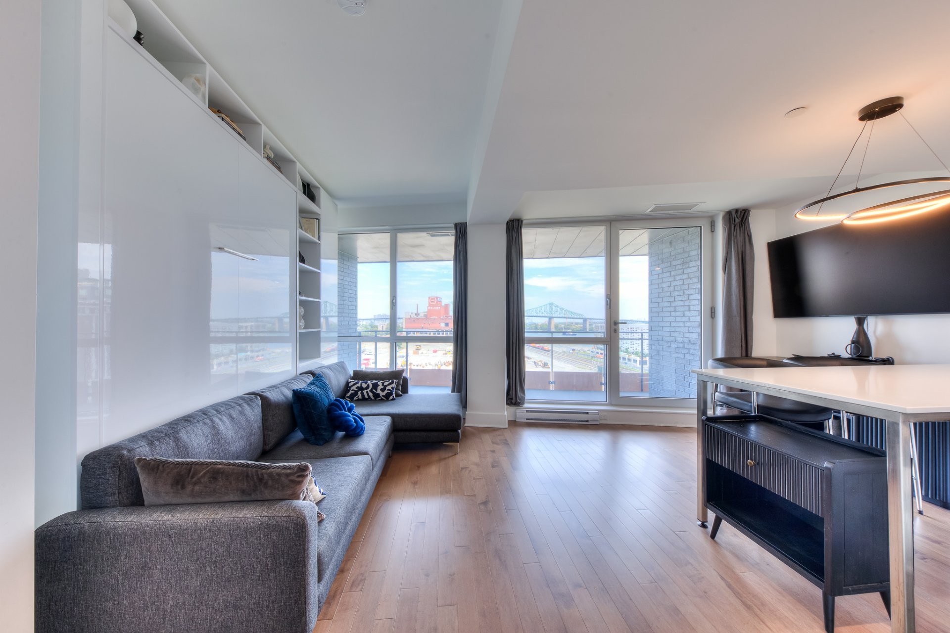 Living Room - 703-360 Rue Atateken, Montréal (Ville-Marie), QC