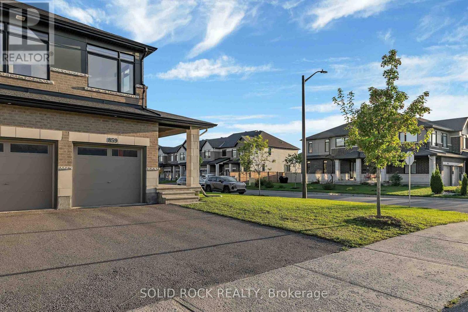 859 Solarium Avenue E, Ottawa, ON