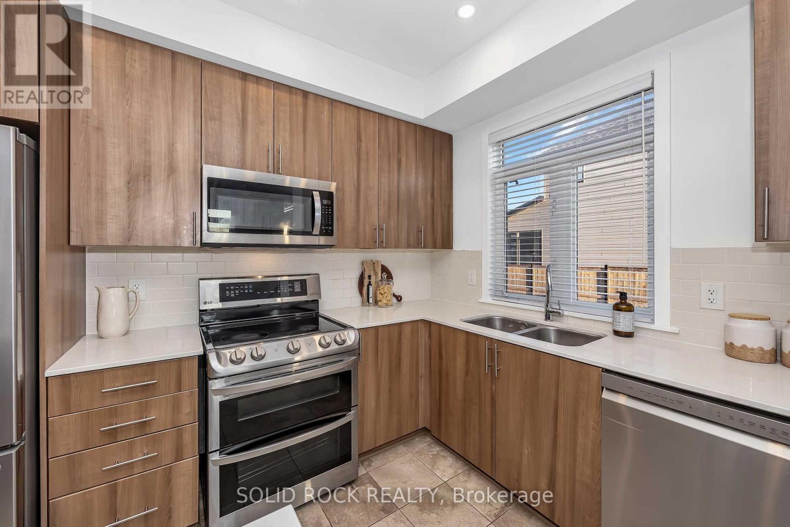 859 Solarium Avenue E, Ottawa, ON