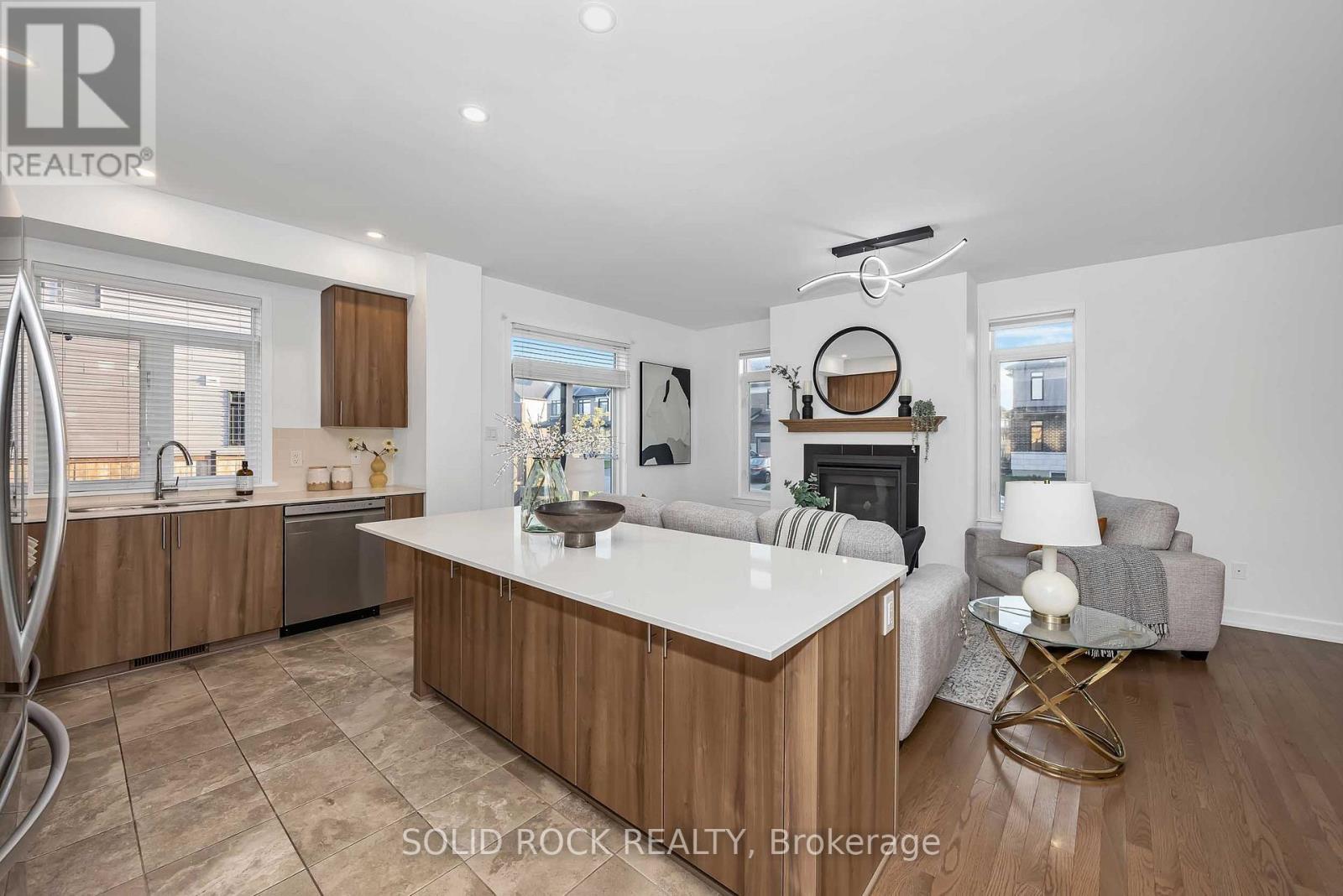 859 Solarium Avenue E, Ottawa, ON