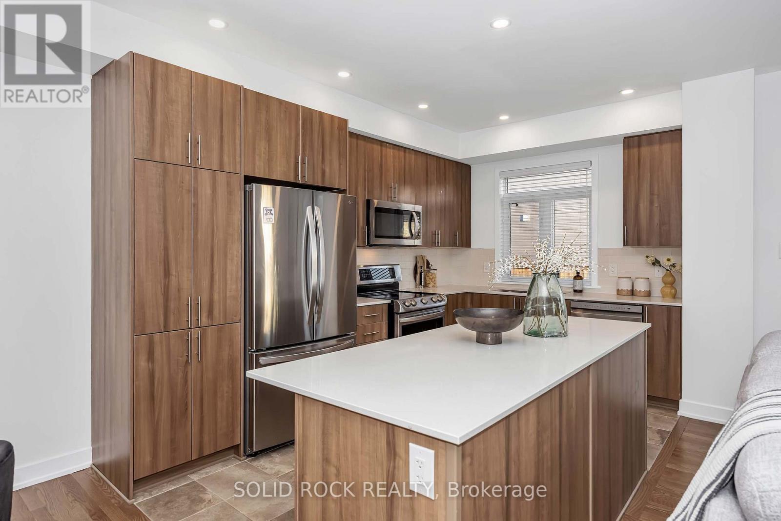 859 Solarium Avenue E, Ottawa, ON