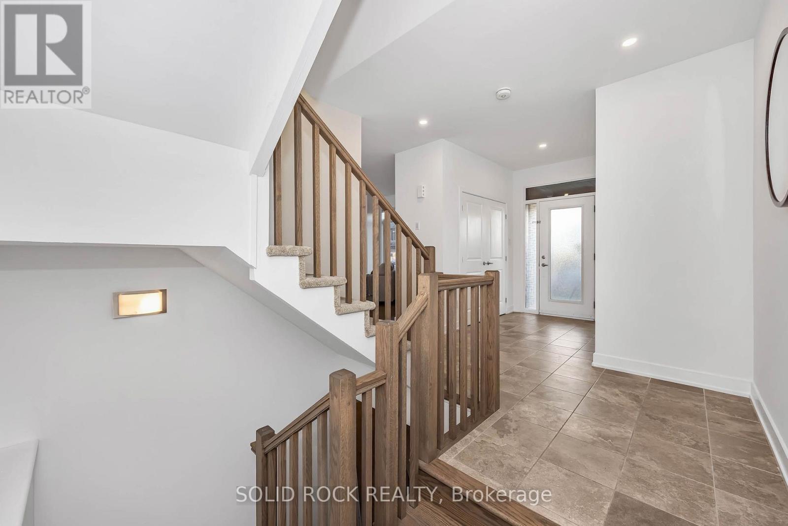 859 Solarium Avenue E, Ottawa, ON