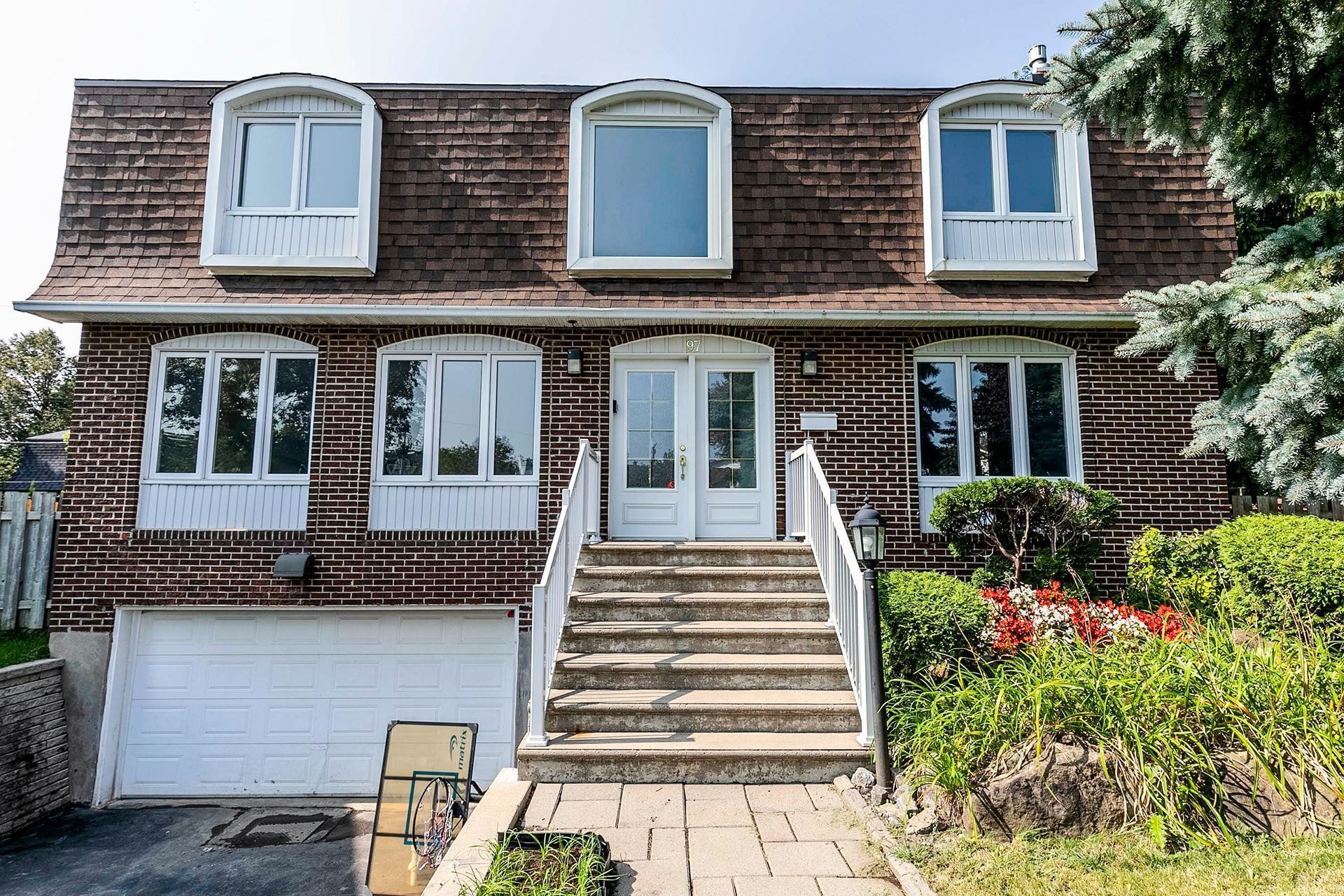 Façade - 97 Rue Chatillon, Dollard-Des-Ormeaux, QC