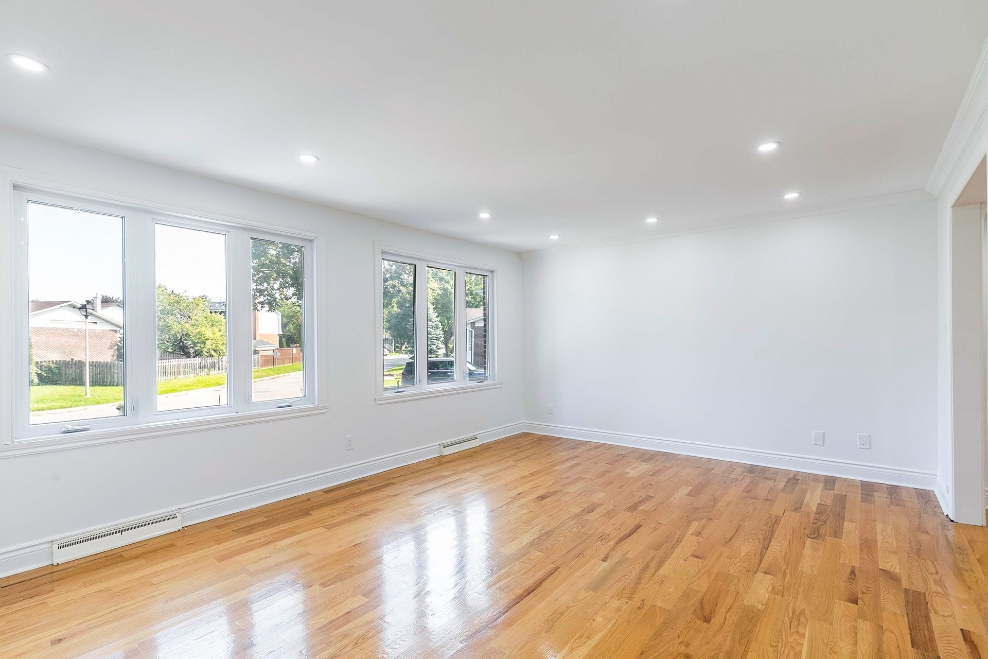 Salle familiale - 97 Rue Chatillon, Dollard-Des-Ormeaux, QC