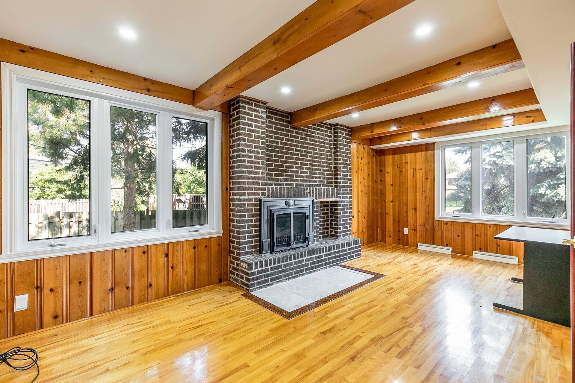 Salle familiale - 97 Rue Chatillon, Dollard-Des-Ormeaux, QC