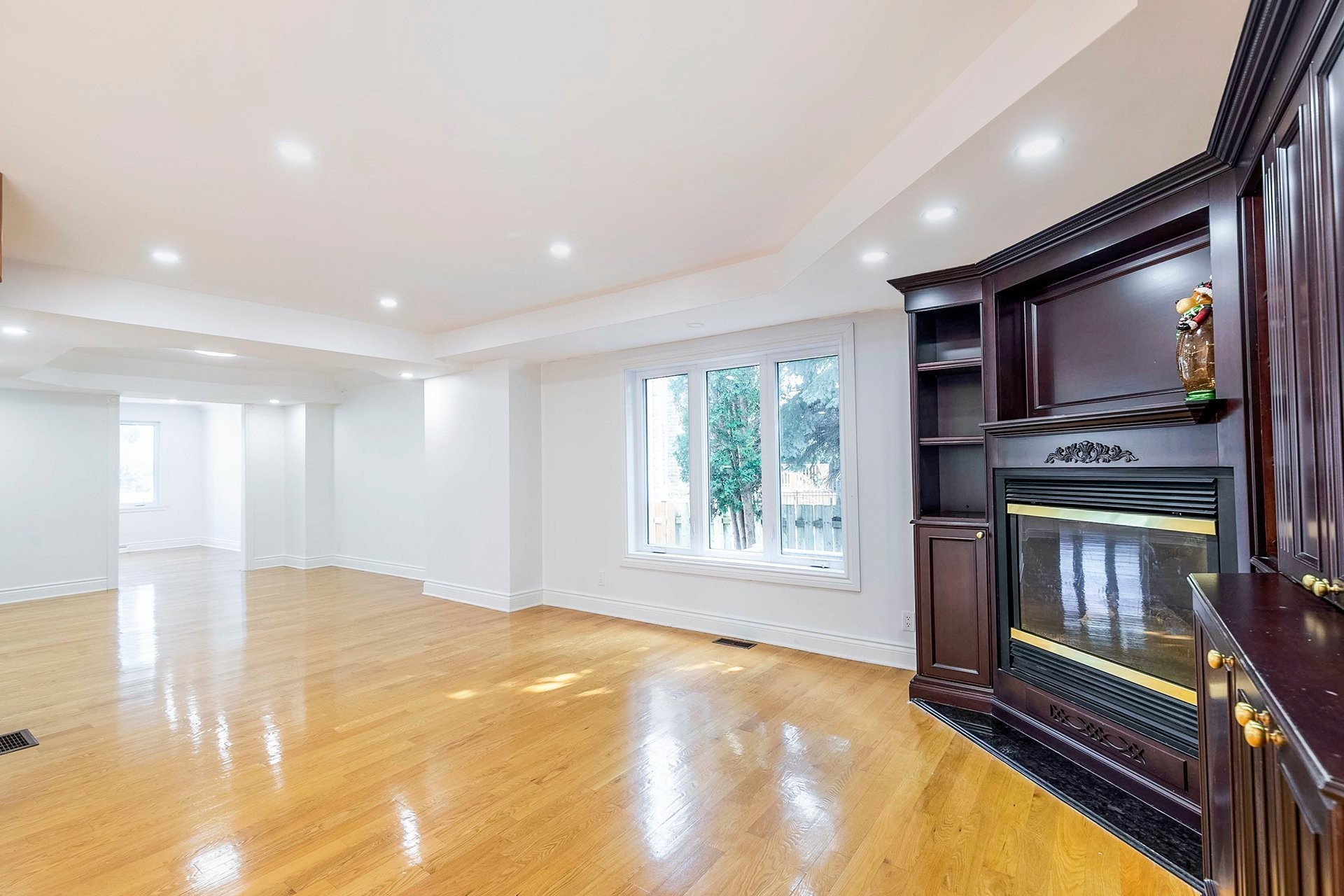 Salle familiale - 97 Rue Chatillon, Dollard-Des-Ormeaux, QC