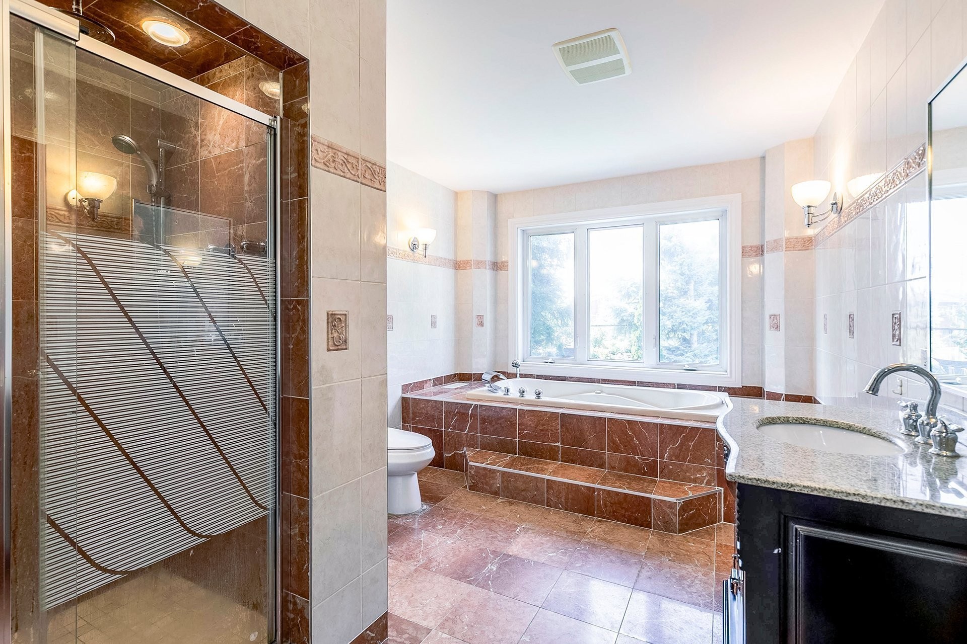 Salle de bains - 97 Rue Chatillon, Dollard-Des-Ormeaux, QC