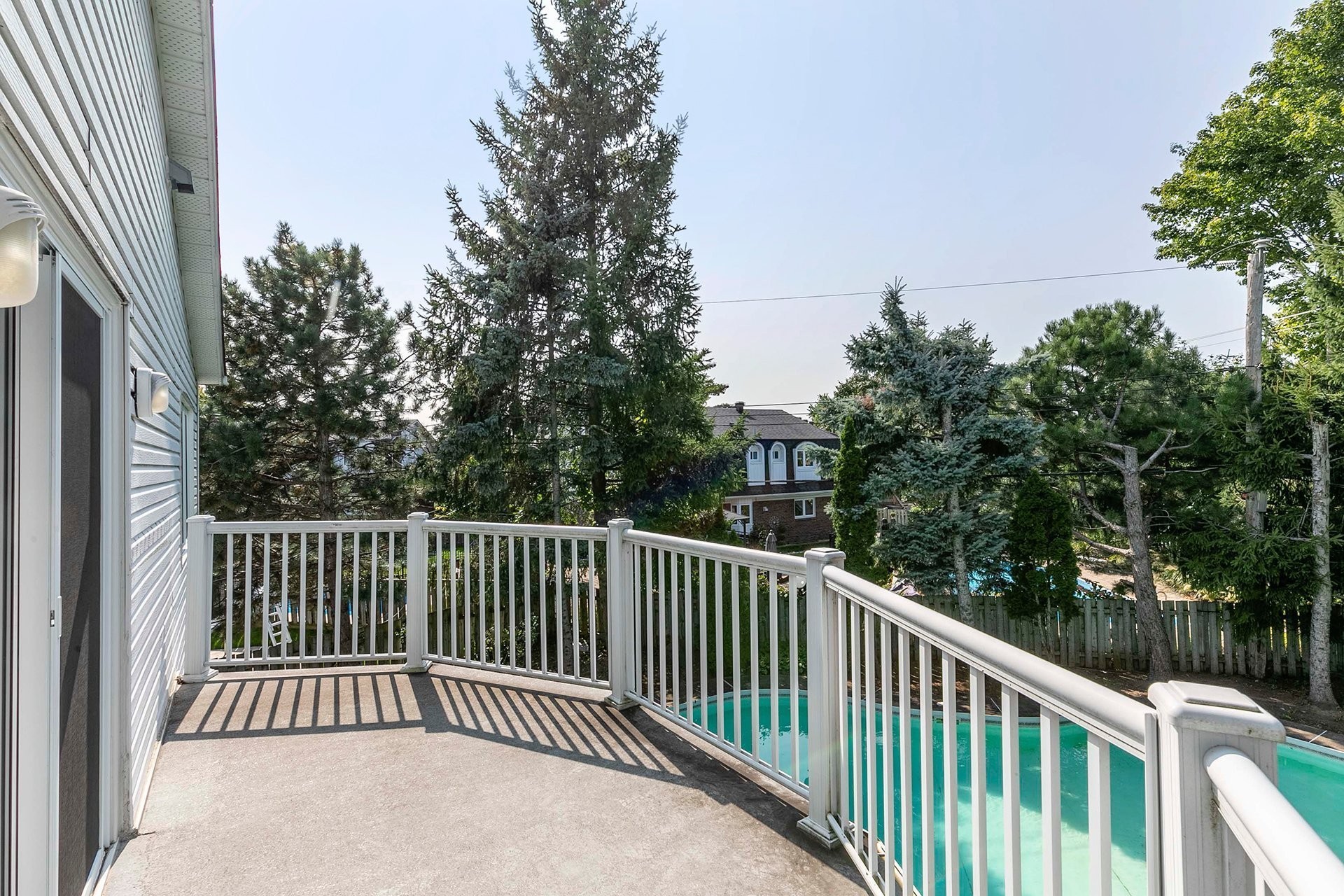 Balcon - 97 Rue Chatillon, Dollard-Des-Ormeaux, QC
