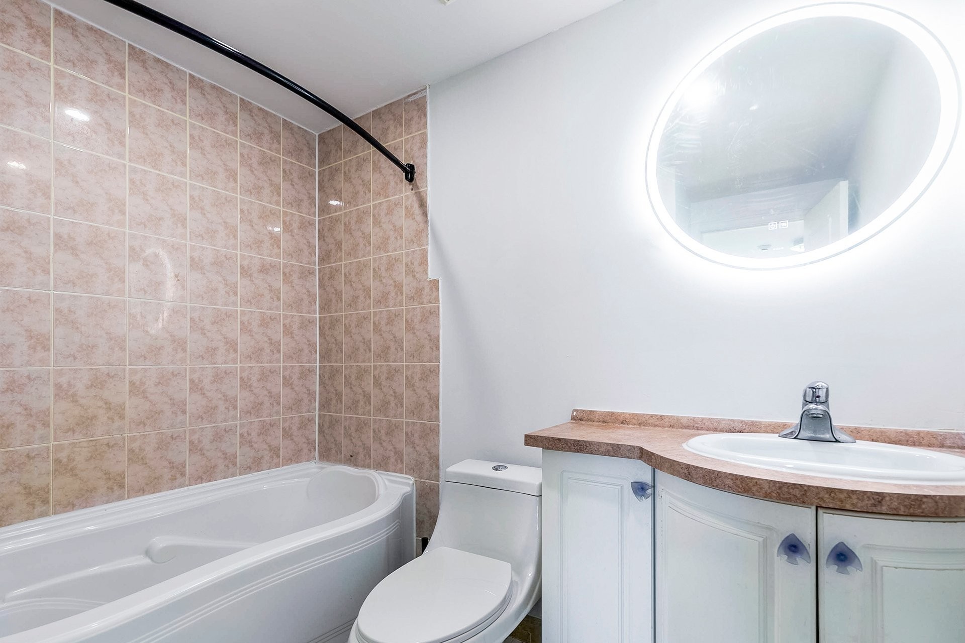 Salle de bains - 97 Rue Chatillon, Dollard-Des-Ormeaux, QC