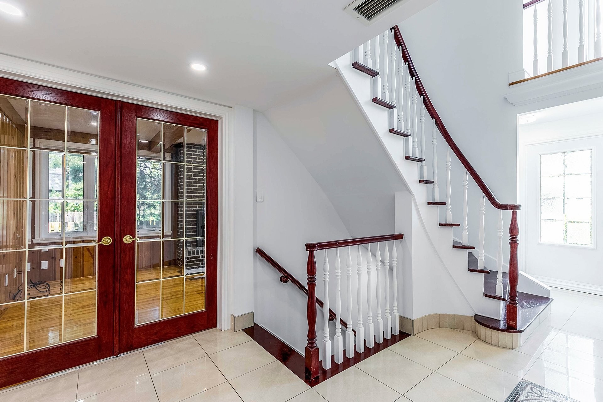 Escalier - 97 Rue Chatillon, Dollard-Des-Ormeaux, QC