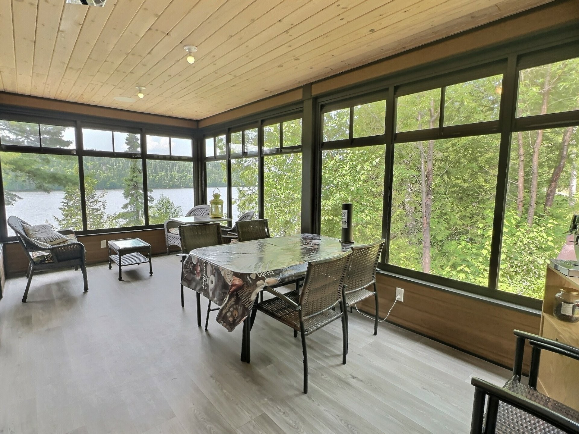 Veranda - 2225 Ch. De Grassy Narrow, Moffet, QC