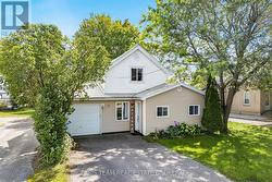 18 POYNTZ STREET Penetanguishene, ON L9M 1M4
