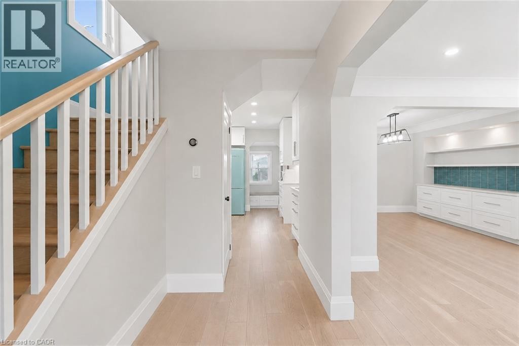 Digitally Decluttered - 285 Beach Boulevard, Hamilton, ON