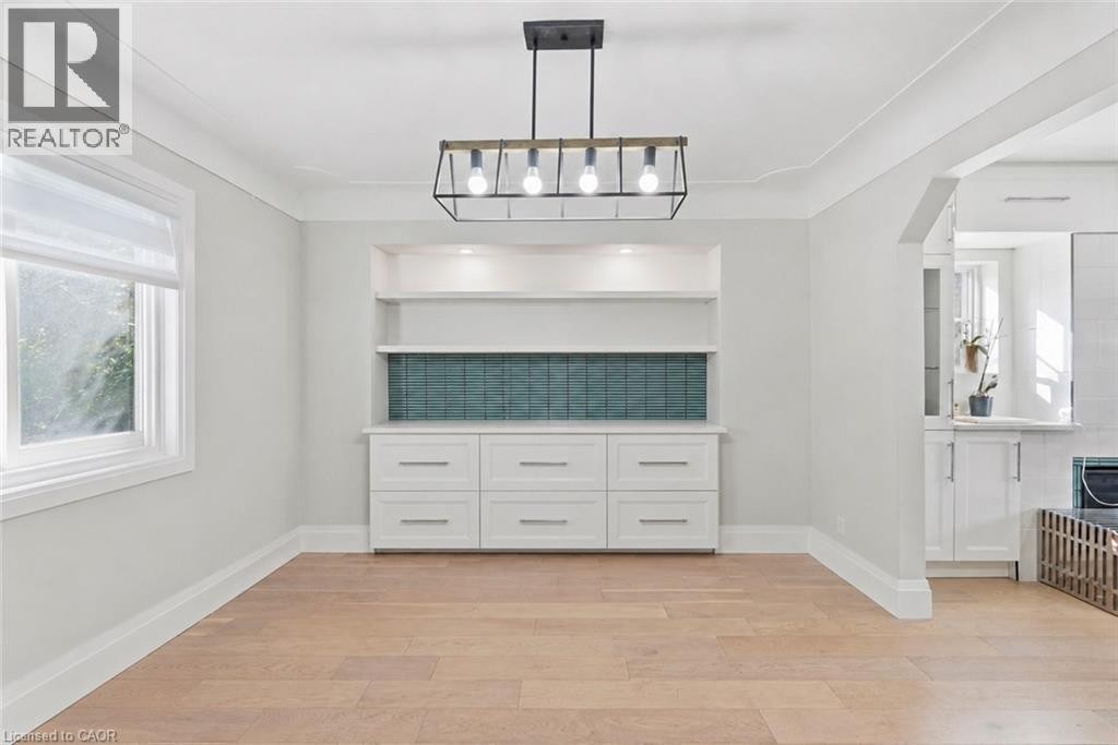 Digitally Decluttered - 285 Beach Boulevard, Hamilton, ON