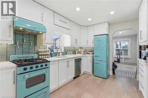285 Beach Boulevard, Hamilton, ON 