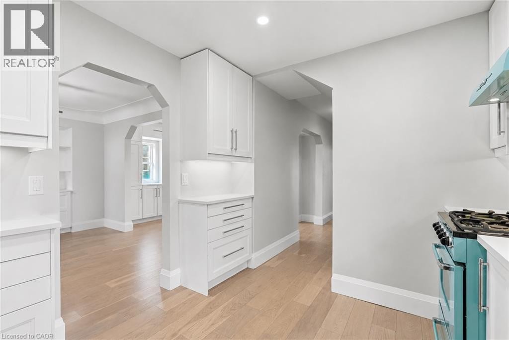 Digitally Decluttered - 285 Beach Boulevard, Hamilton, ON