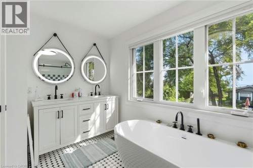 285 Beach Boulevard, Hamilton, ON 