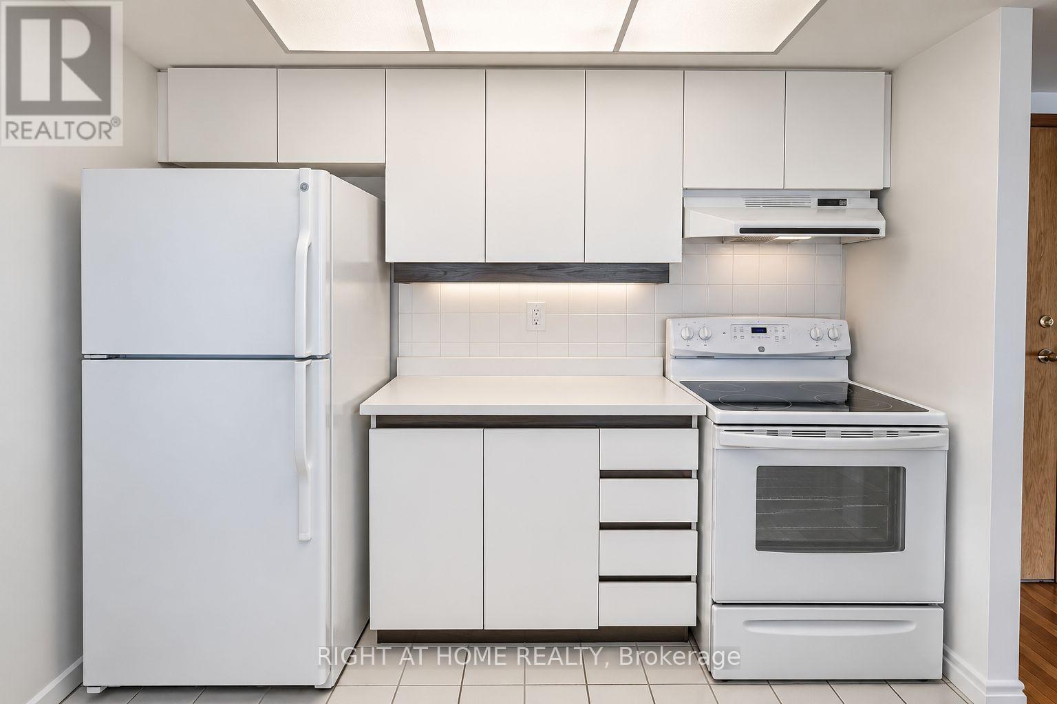 Fridge has been replaced - 3110 - 77 Harbour Square, Toronto, ON