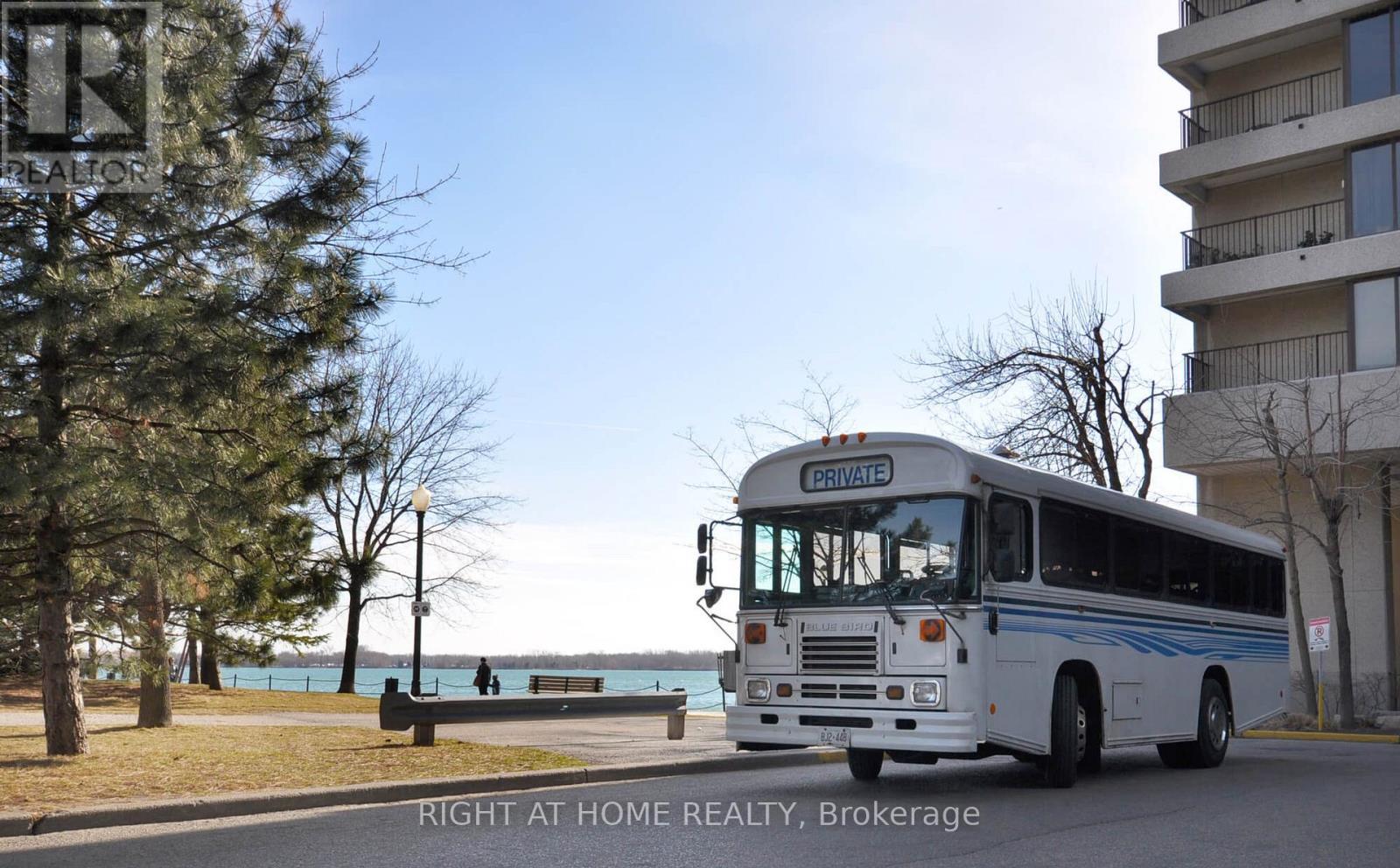 Shuttle Bus - 3110 - 77 Harbour Square, Toronto, ON